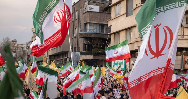 Сделаем снова великим : верховный лидер Ирана и сенатор из США высказались о протестах