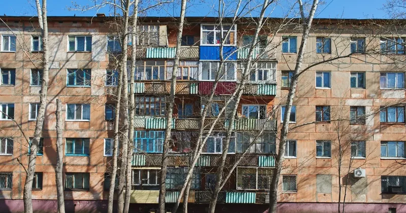 Механизм реновации жилого фонда расширяют в Казахстане: сколько в стране аварийных и ветхих домов