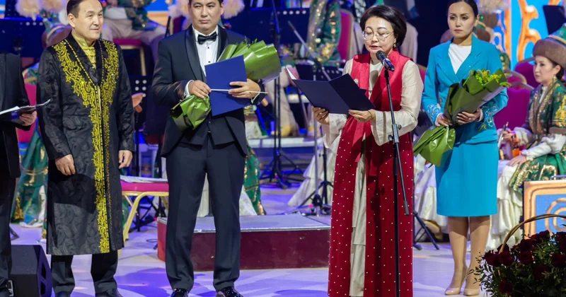 Күй күмбірлеп, ән әуеледі