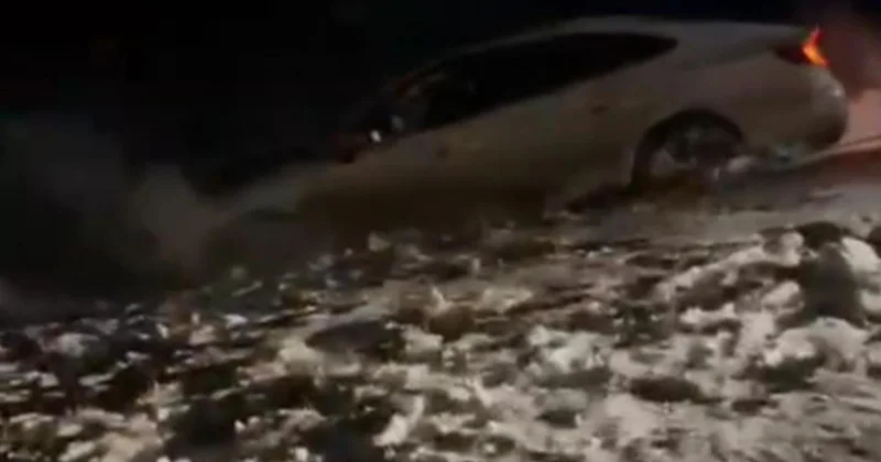 Ұландықтар жол жиегіне шығып кеткен жүргізушіге көмек көрсетті