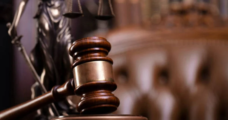 Павлодарда өзімен бірге 10 жыл тұрған ер адамды пышақтаған әйел сотталды