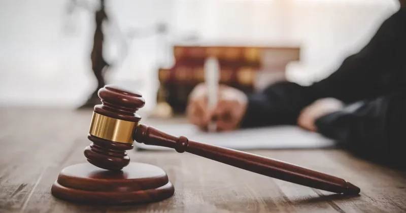 Сотрудницу Жамбылского акимата осудили за обещания жилья вне очереди