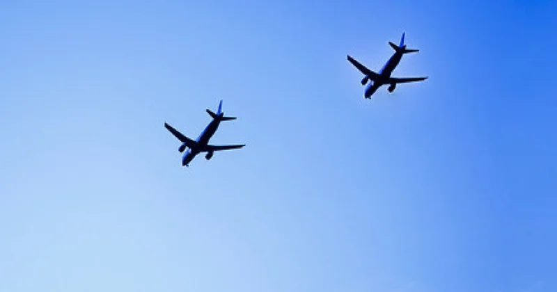 Шымкент аспанында екі ұшақ соқтығыса жаздады