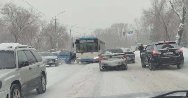 Тройное ДТП с автобусом произошло в Усть Каменогорске