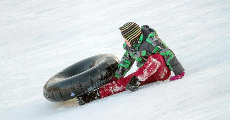 Девочка получила перелом ключицы в Актобе: родители обвинили администрацию базы отдыха