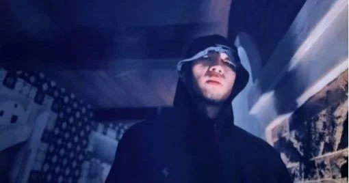 Qarakesek лақап атымен танымал әншінің ісі сотқа түсті