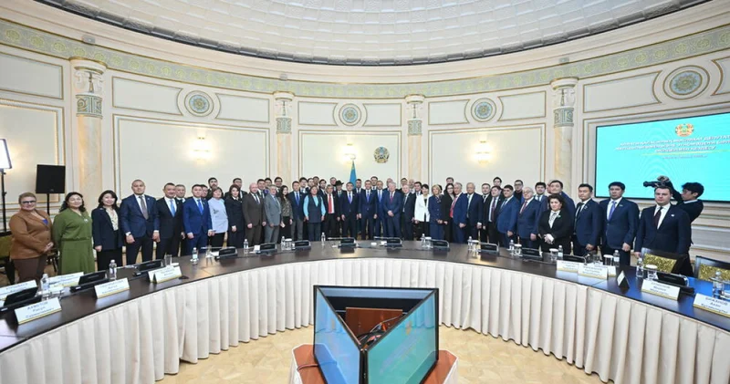 Мәулен Әшімбаев: Конституция бойынша референдум саяси жүйені демократияландыру жолындағы маңызды қадам