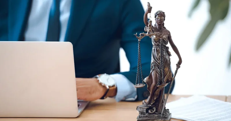 Почти 500 тысяч тенге за сомнительные курсы заплатили жители ЗКО: деньги вернули через суд