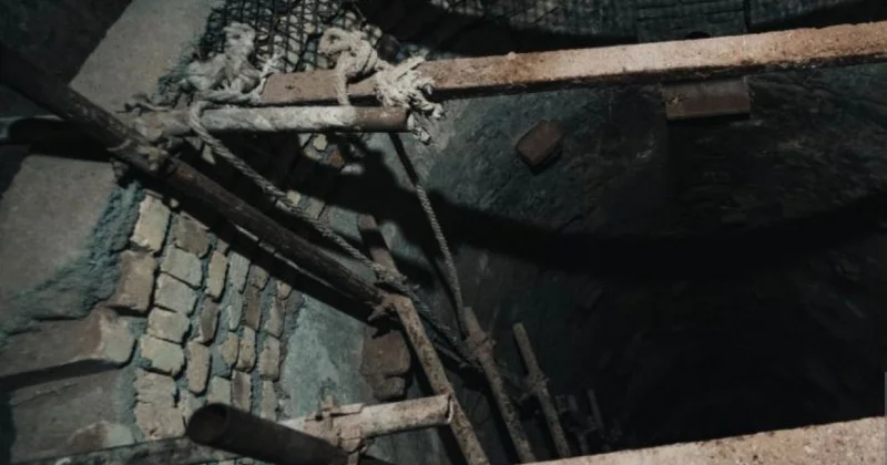 Полицейский сжег тело любовника своей жены в колодце в Индии