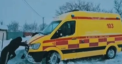 Жамбыл облысында жедел жәрдем көліктері қарға батып қалып жатыр