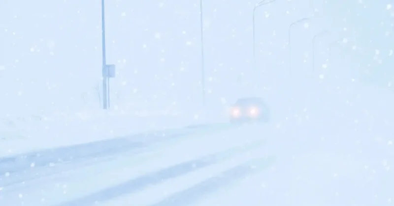 Буран в Казахстане: более 1000 человек эвакуировали спасатели за три дня