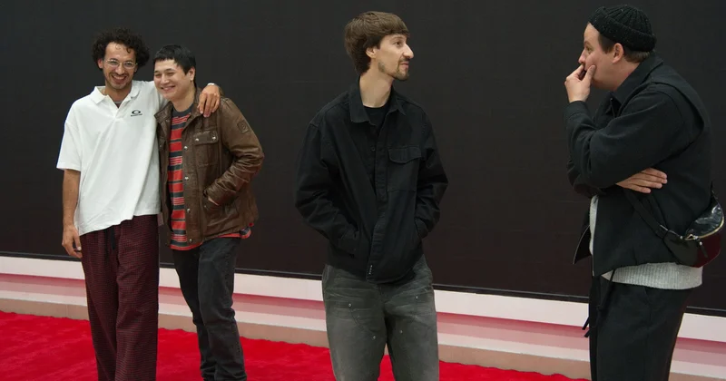 В одном чёрном, чёрном дворе…