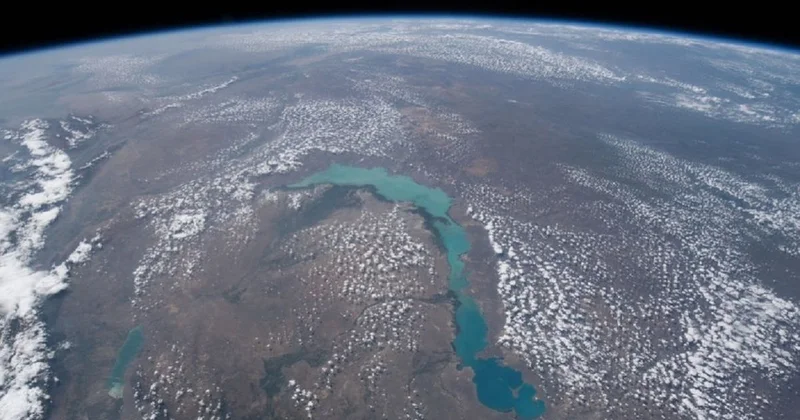 Красивейшие снимки озера Балхаш из космоса восхитили казахстанцев (фото)