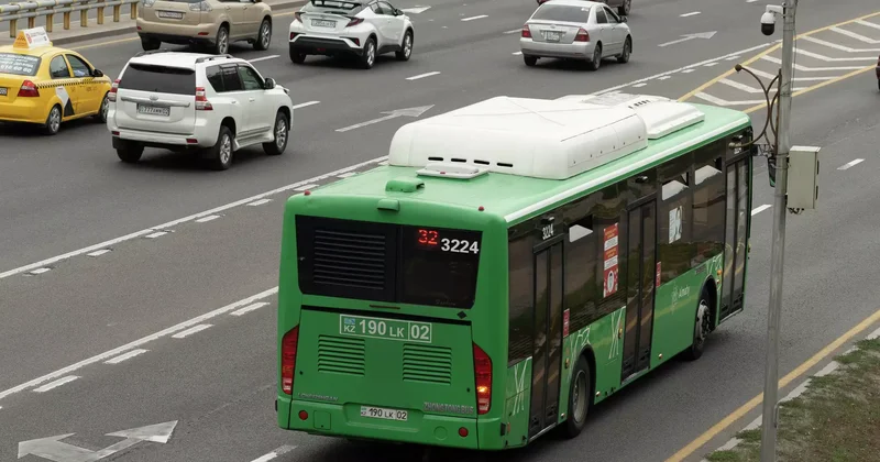 Алматыда автобус жол апатына себеп болды: 5 көлік зардап шекті