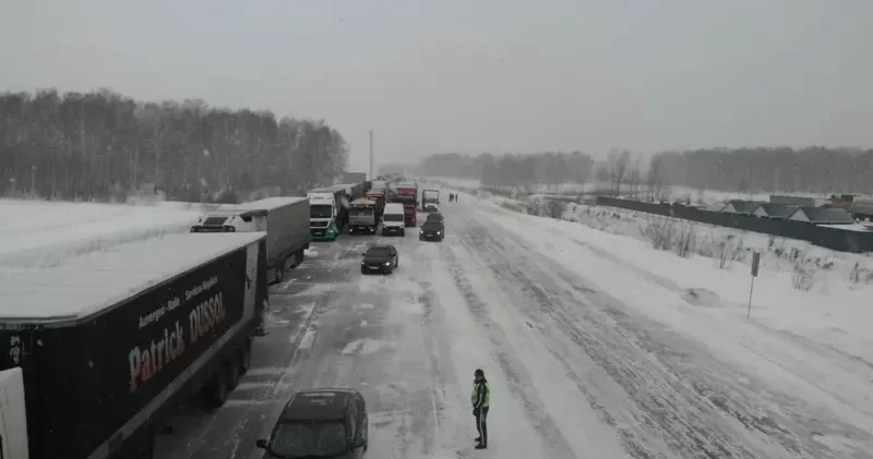 СҚО да боран кезінде полицейлер 12 автоколоннаны сүйемелдеді