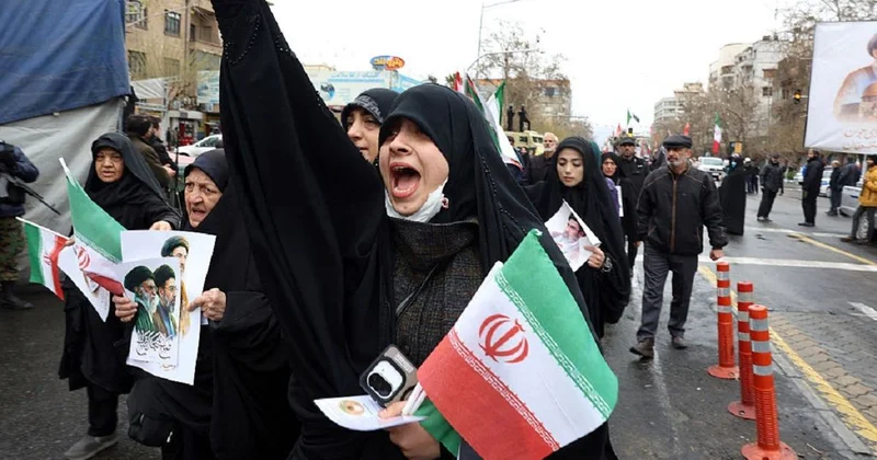 В Тегеране в районе массовой демонстрации прогремел взрыв