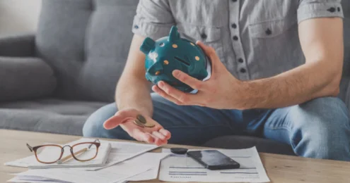 Рост расходов вынуждает казахстанцев экономить на еде, одежде и транспорте