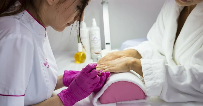 Маникюр может быть опасным: санитарные врачи дали советы казахстанцам