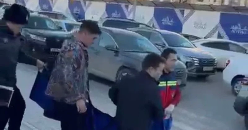 Атырауда мектеп ішінде оқушыны пышақтап кетті