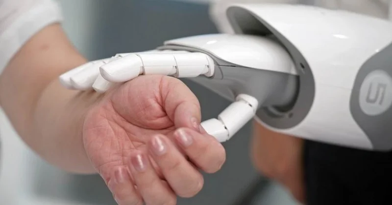 Қытай Паркинсонмен ауыратын науқастарға арналған алғашқы ЖИ дәрігерін іске қосты