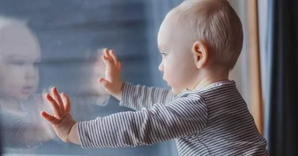 Петропавлда екі жасар бала терезеден құлап кетті