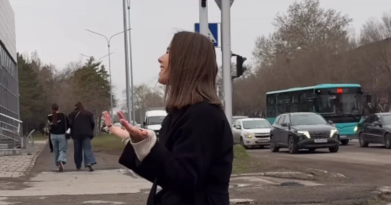 Казахстанка сняла клип на дороге и привлекла внимание знаменитостей