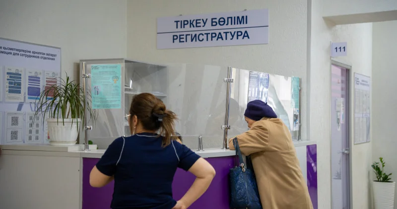 Қазақстанда пациенттерді медбикелер қабылдап жүргенінен бір жылға жуықтады сарапшылар артықшылықтар мен кемшіліктер туралы