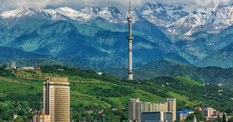 Шетелдік автосаяхатшы Алматының көрікті жерлерін аралады