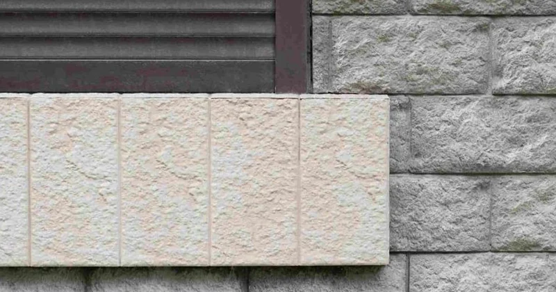 Үш жасар баланың үстіне ғимарат қаптамасы құлады: Қылмыстық іс қозғалды