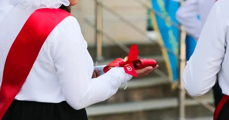 Без ресторанов и денег: новые правила выпускных удивили казахстанских родителей