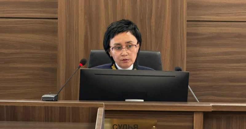 Өлтіріп, 25 қабаттан секіріп кеткен сотталушыны есі дұрыс емес деп танығысы келеді