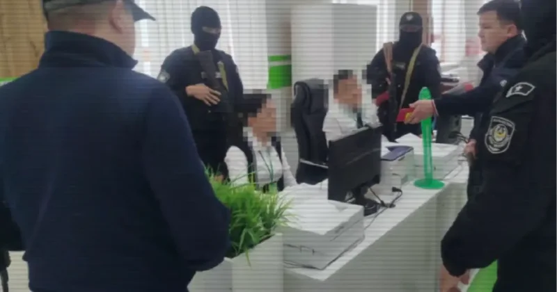 Изъяли оружие и паспорта: канал незаконной миграции пресекли в Шымкенте