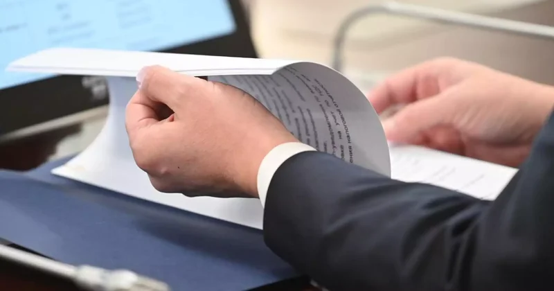 Алматыда борышкер шотына салынған тыйымды заңсыз алып тастаған сот орындаушы сотталды