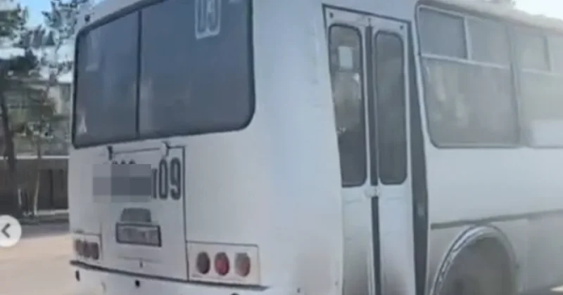 Водитель автобуса напал на пассажира из за еды в Темиртау (ВИДЕО)