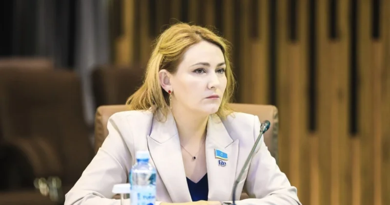 Депутат Қазақстанда тағы бір тілді заңды түрде тануды сұрады