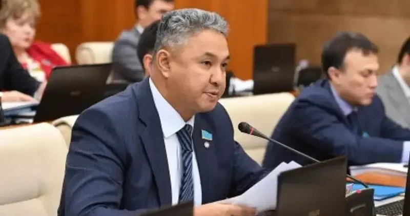 Ақ жол партиясының төрағасы Азат Перуашев өз өкілеттігін тоқтататынын жариялады