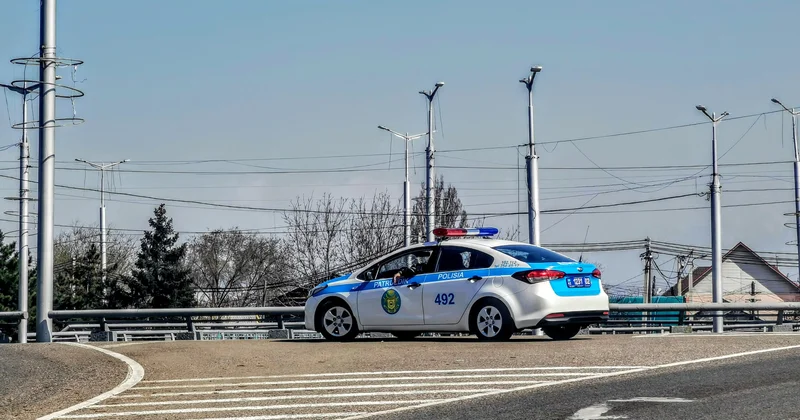 Алматыда жолдардағы бақылау күшейтілді полицейлер нені тексереді