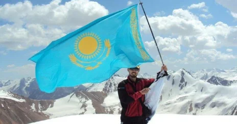 Как Amanat уведомим ЦИК : Ильяшев оспаривает ликвидацию партии Азат