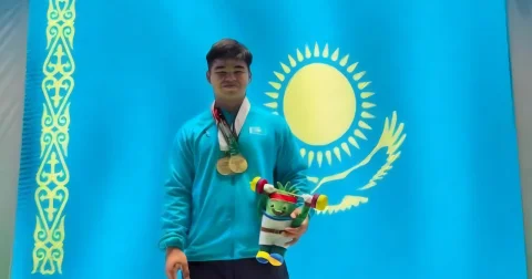 Казахстанский тяжелоатлет победил на молодежном чемпионате мира