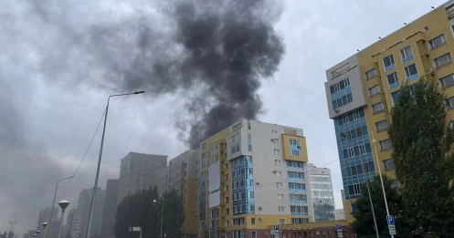 Строящееся здание загорелось в центре Астаны