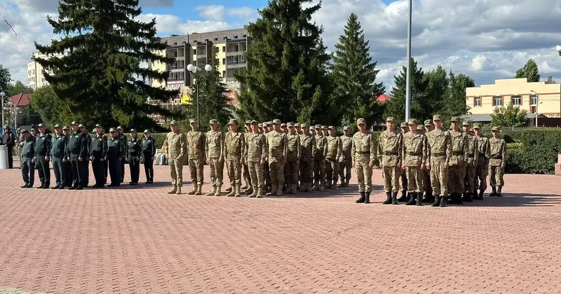 Сарбаз жолы : БҚО да 20 жас абыройлы борышын өтеуге аттанды