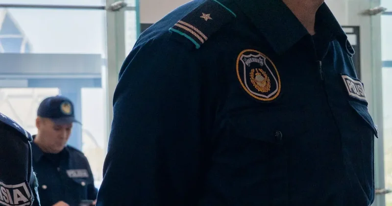 Что известно о полицейском, найденном без сознания рядом с телом женщины в Караганде