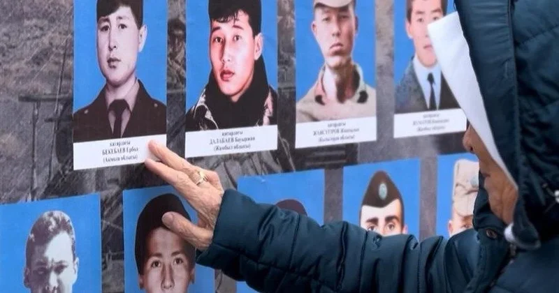 Атбасарда тәжік ауған шекарасында қаза тапқан 17 жауынгерге арналған мемориал ашылды