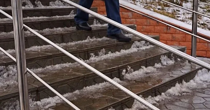 Павлодарда көктайғақ салдарынан 100 ден астам адам жарақат алған