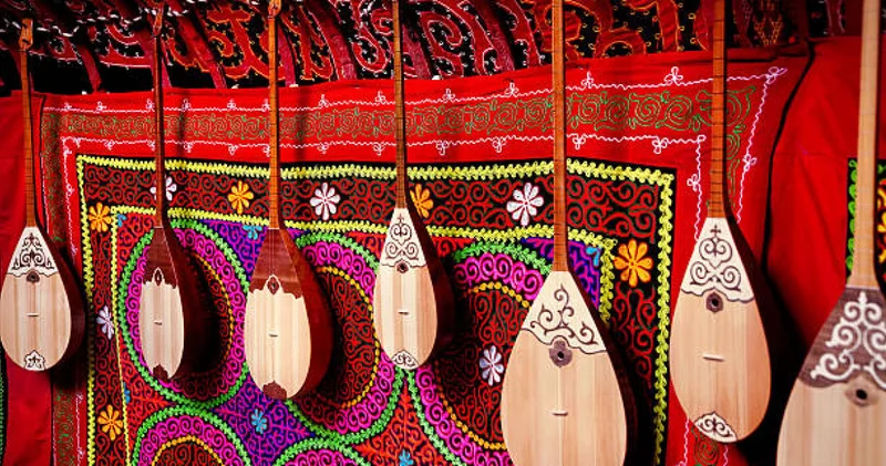 Домбыраның екі әлемі: шертпе мен төкпе дәстүрінің айырмашылығын білесіз бе?