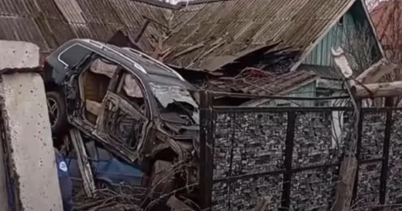 Автомобиль протаранил здание в СКО (ВИДЕО)