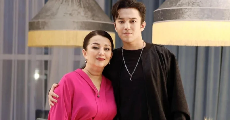 Селфи Димаша с мамой, снятое перед его концертом в Лондоне, очаровало Сеть