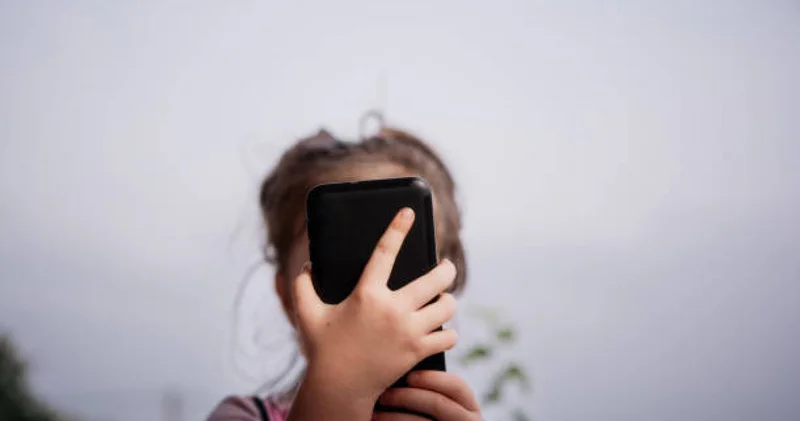 Смартфон бала күтуші емес : Қазақстанда цифрлық тәуелділікпен қалай күресу керек?