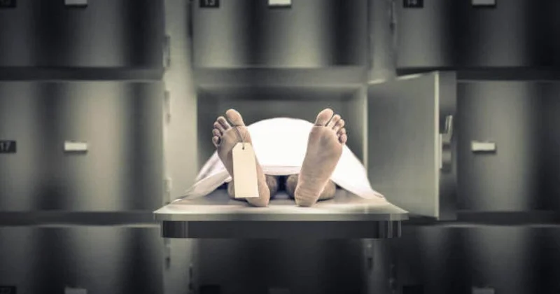 Тело мужчины нашли между автомобилями в Усть Каменогорске