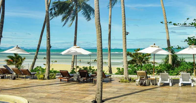 Штраф в 300 долларов за распитие алкоголя после 17 часов ввели в Таиланде